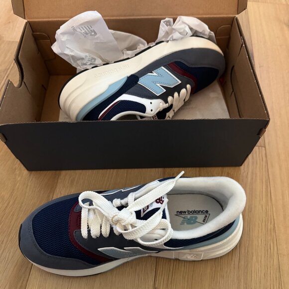 New Balance Youth Sneakers - Picture 4 of 6